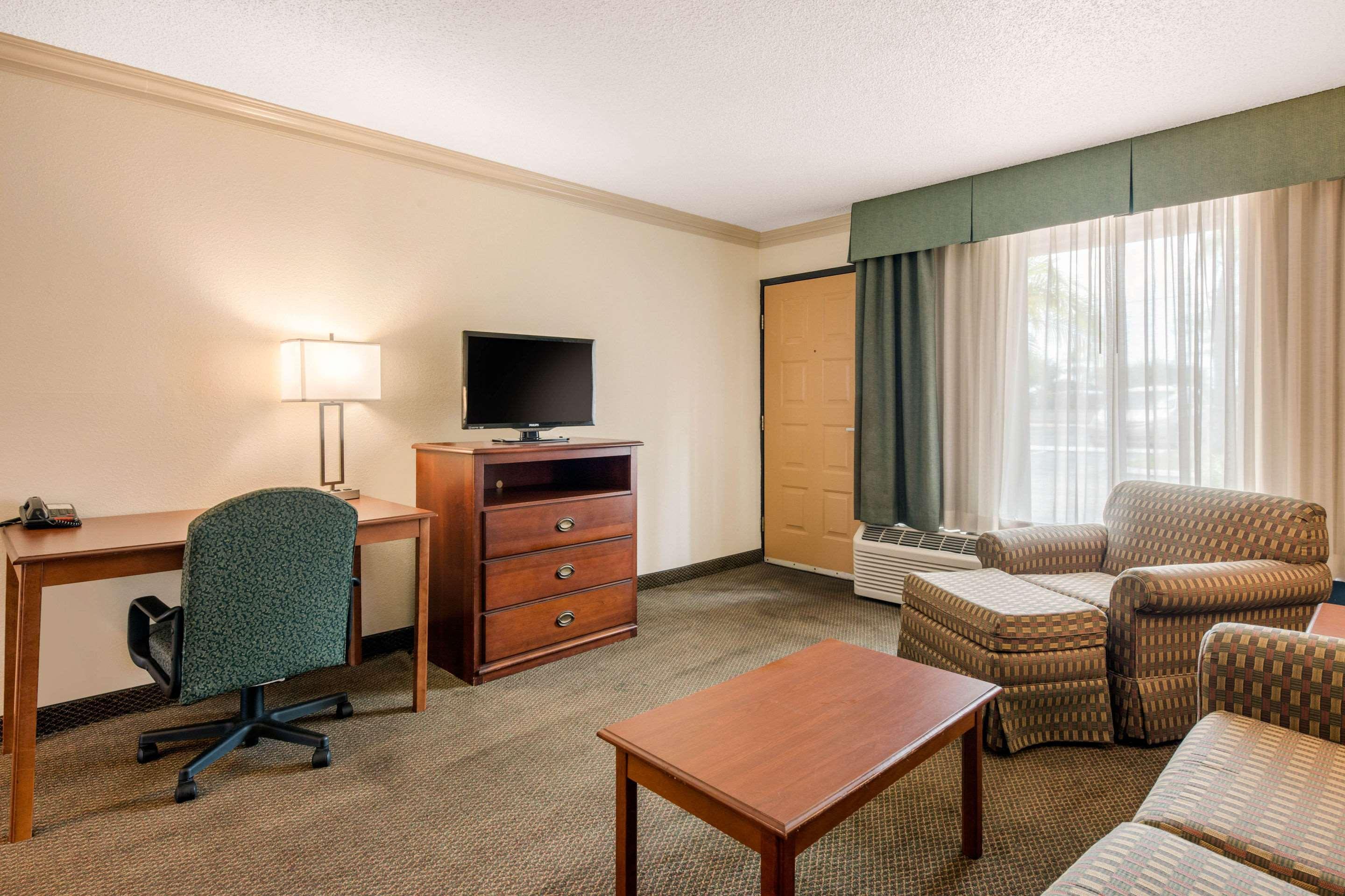 Quality Inn & Suites Tarpon Springs South Eksteriør bilde